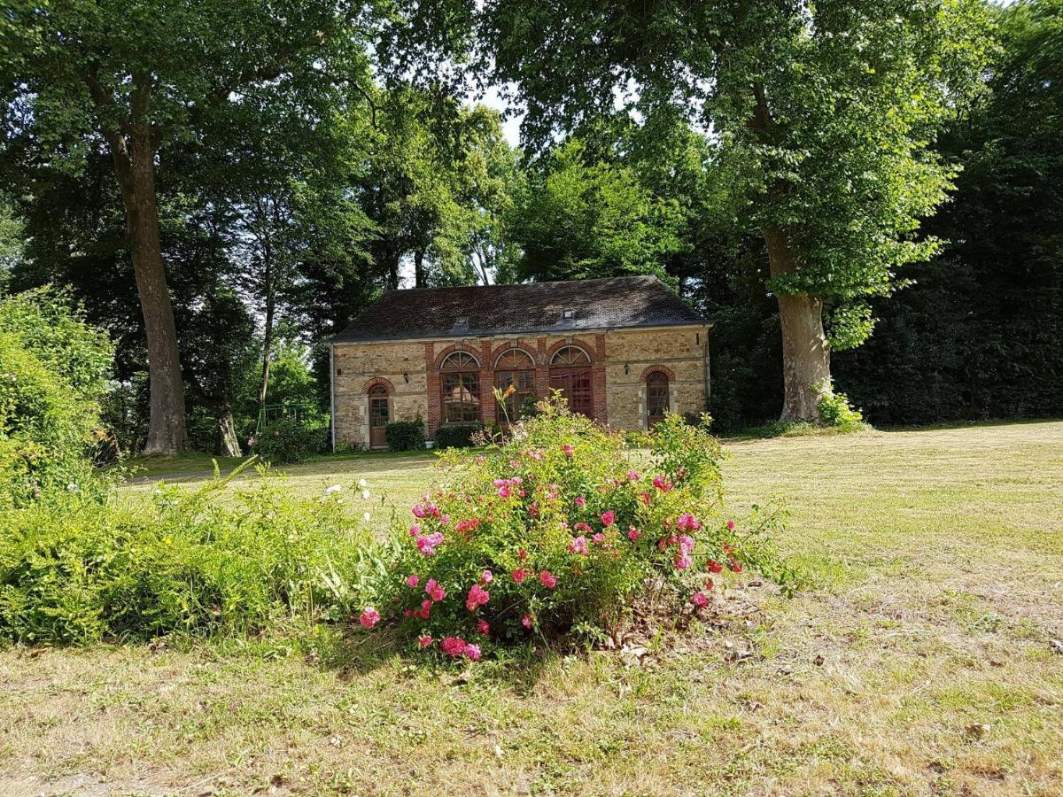 Отель Logis Relais Des Cailleres Saint Pavace Экстерьер фото